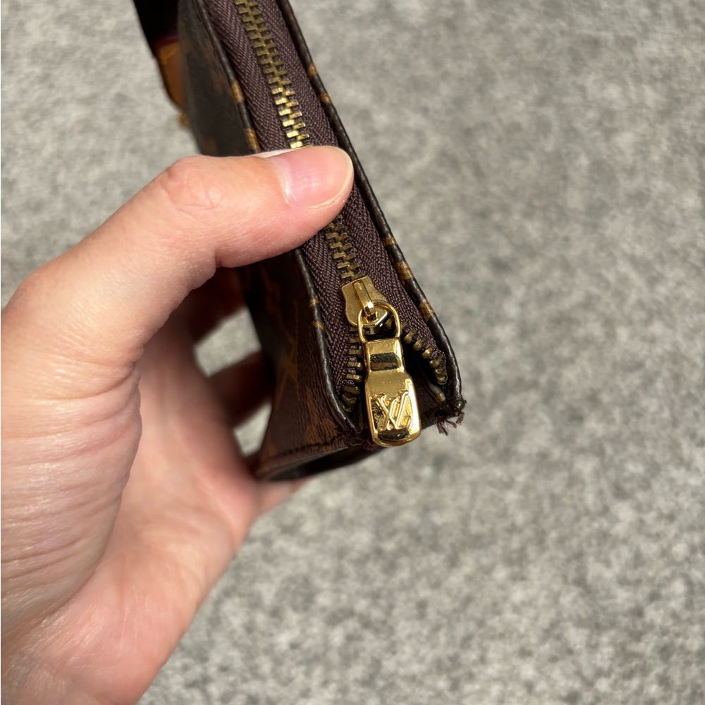 Louis Vuitton Monogram Pouch - Picture 5 of 6
